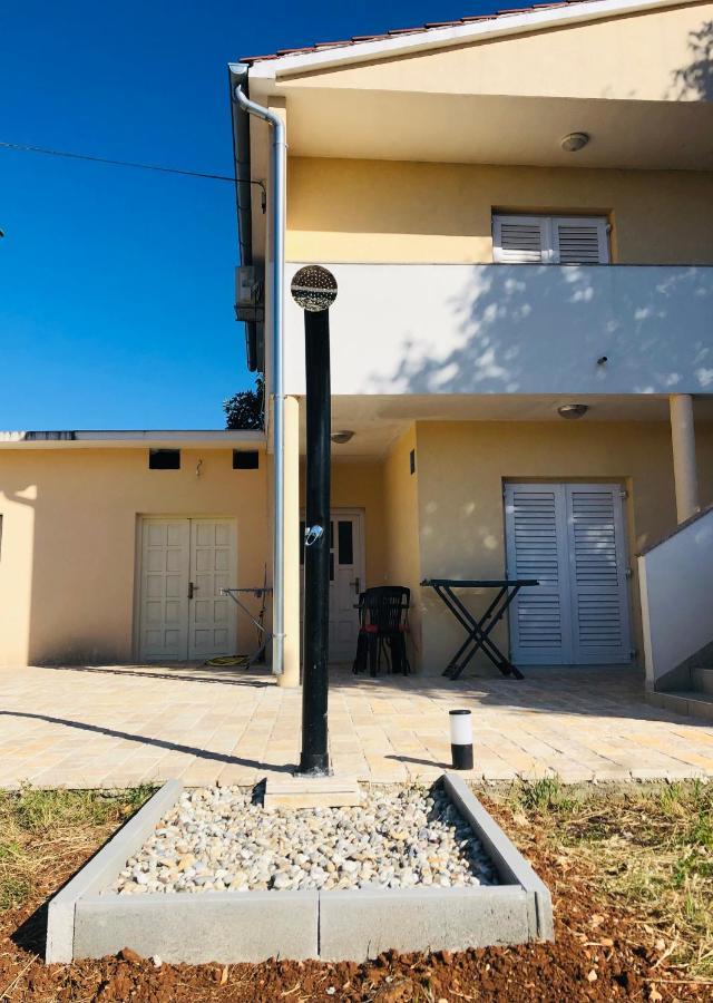 Apartmani Veronika Sukošan Esterno foto