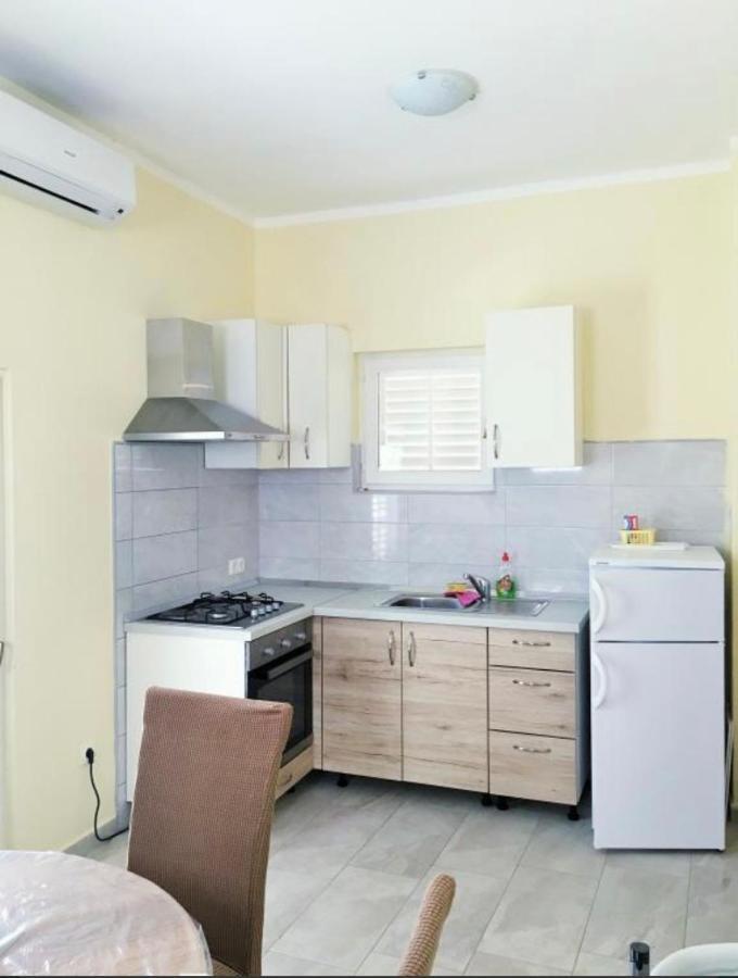 Apartmani Veronika Sukošan Esterno foto